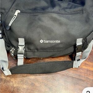 Samsonite Laptop Messenger Bag with Removable Padded Insert – Black